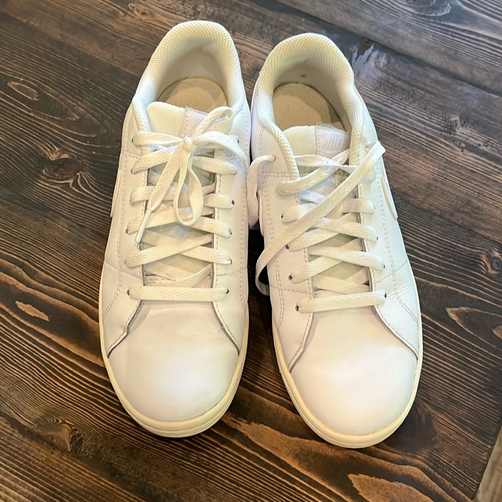 Nike court royale